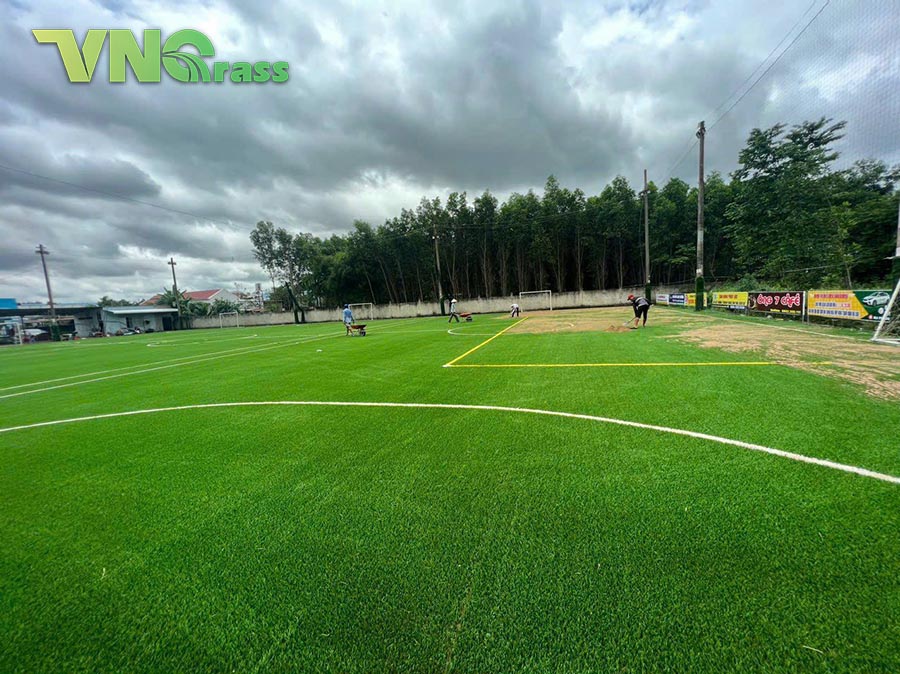 Thi công sân bóng đá cỏ nhân tạo tại Bình Thuận