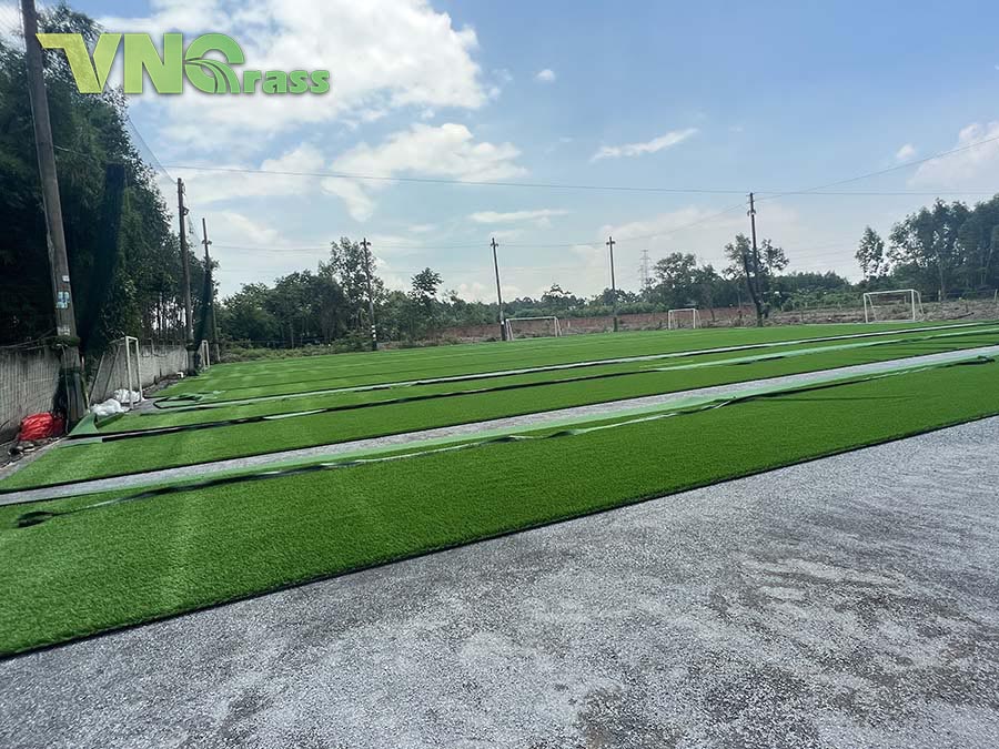 Thi công mặt cỏ nhân tạo sân bóng đá tại Đồng Tháp