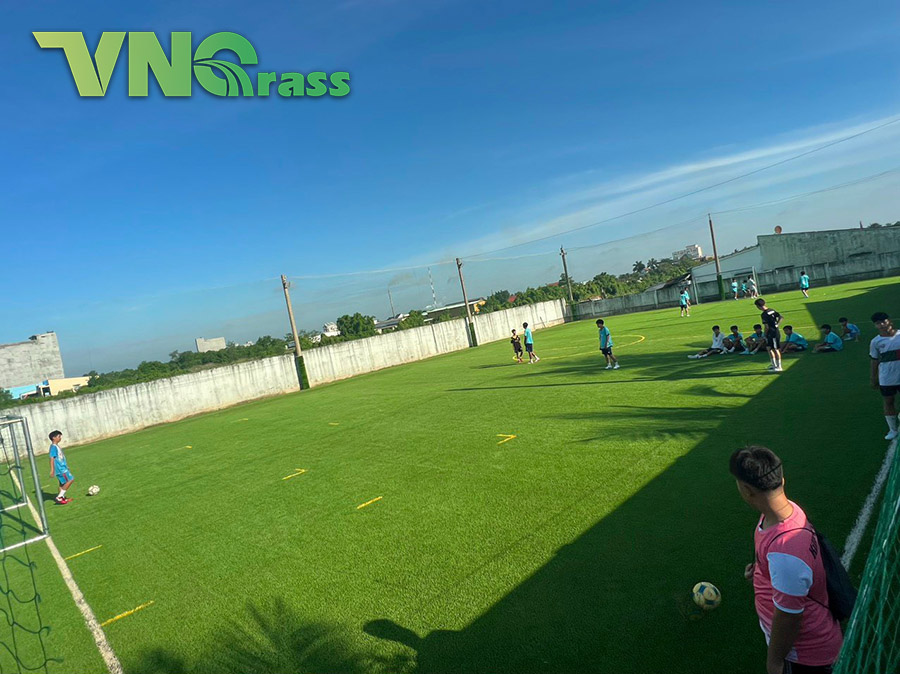 Sự hấp dẫn của sân bóng đá cỏ nhân tạo tại Ninh Thuận