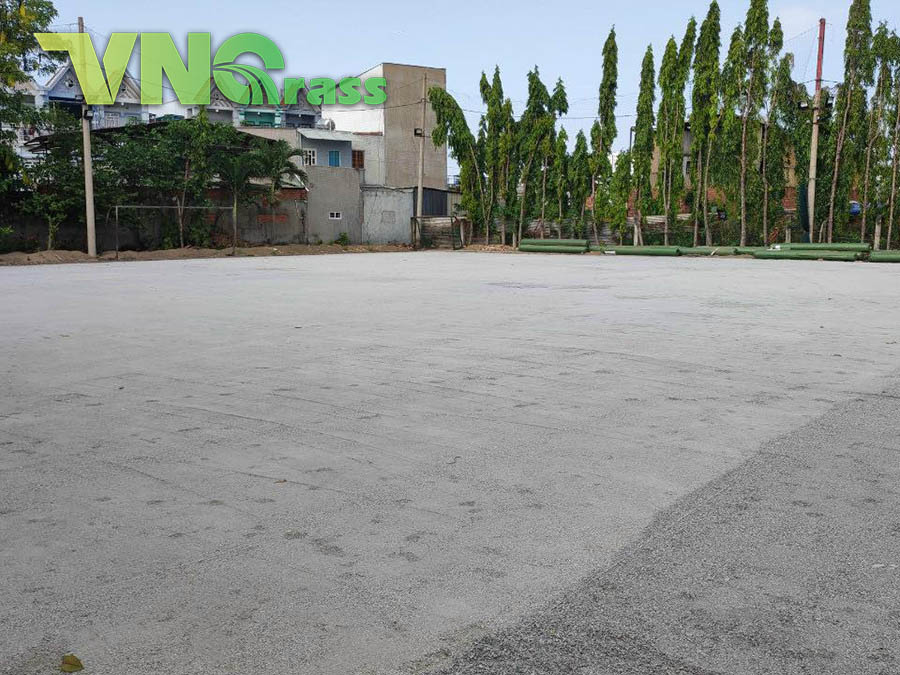 Thi công mặt nền sân bóng đá cỏ nhân tạo tại Phú Yên