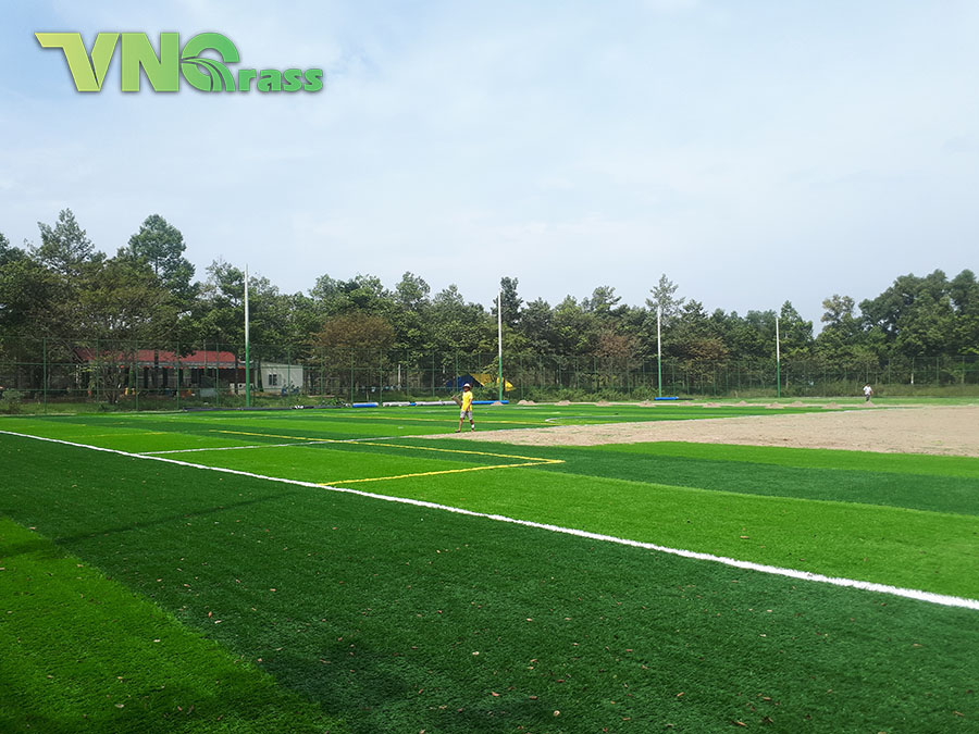 Thi công sân bóng đá cỏ nhân tạo tại Long An