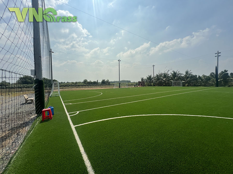 Thi công sân bóng đá cỏ nhân tạo tại Quảng Trị