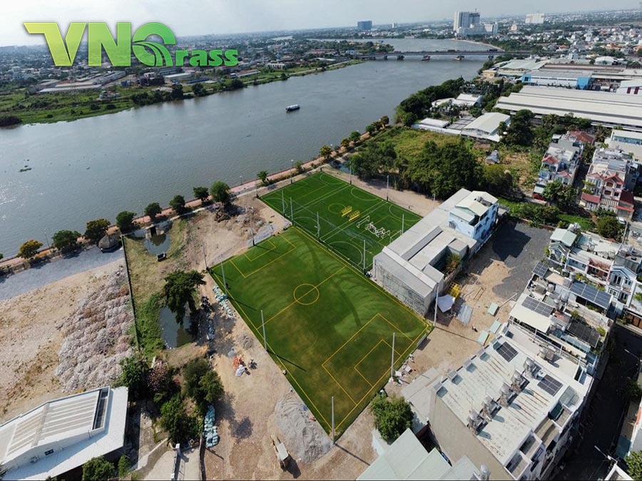 Đầu tư mô hình kết hợp sân bóng đá cỏ nhân tạo tại Campuchia
